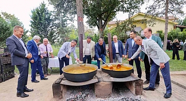 Meram'da kazanlar kuruldu pekmez ve bulgur kaynatıldı