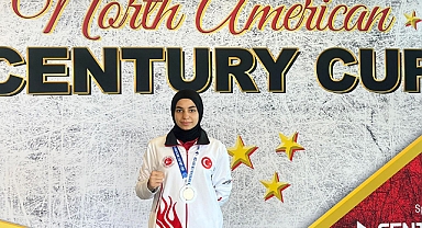 Meramlı Ayşe Ebrar Kanada'da gümüş madalya aldı