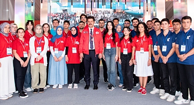 Rektör Yılmaz, TEKNOFEST İstanbul’da öğrencileri yalnız bırakmadı