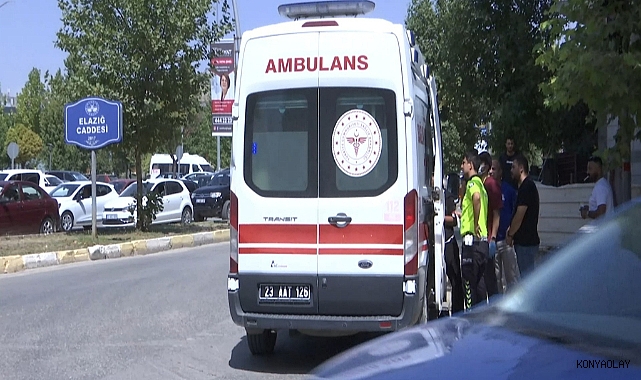 Tır'dan Düşen Demirler Otomobile Saplandı