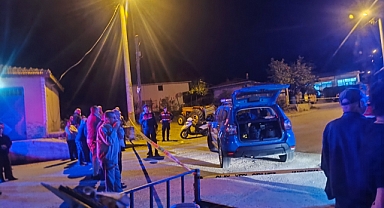 2 arkadaşını köy meydanında öldürdü