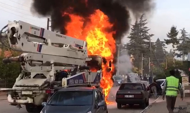 Beton pompası alev aldı; 2 araç zarar gördü