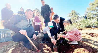 Bozkır’da öğrenciler fidan dikti