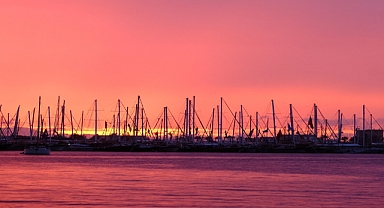 Gökyüzü kızıla büründü