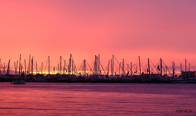 Gökyüzü kızıla büründü