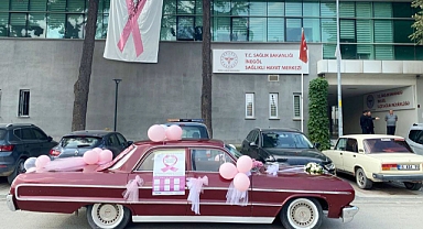 Klasik otomobil ile meme kanserine dikkat çekti