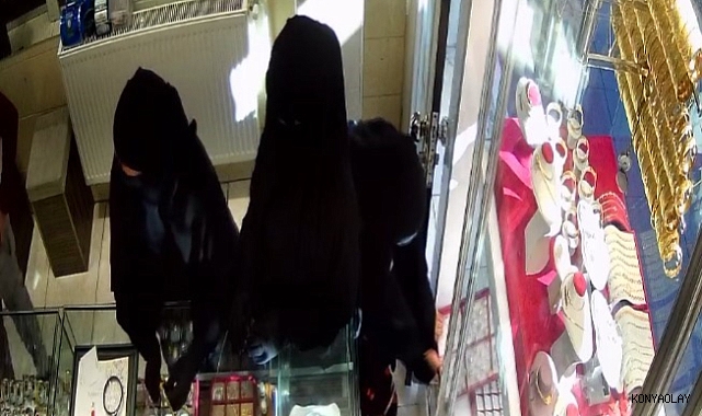 Konyada çarşaflı 3 kadın altınları çaldı