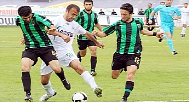 Konyaspor, Kocaelispor müsabakasında ilk yarı bitti