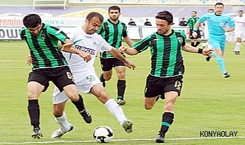 Konyaspor, Kocaelispor müsabakasında ilk yarı bitti