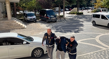 Sahte kimlikle yakalanan şahıstan uyuşturucu hap çıktı