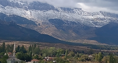 Seydişehir'e kar yağdı,Küpe Dağı beyaza büründü