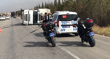 Yağ yüklü kamyon devrildi: 1 yaralı