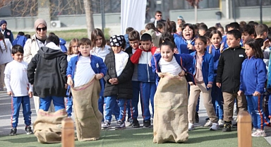 Çocuklar pili bitmeyen oyunlarla eğlendi