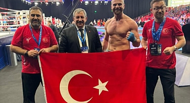 Milli kick boksçu Kadir Yıldırım dünya şampiyonu oldu