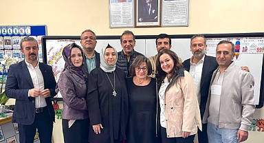 Yıllar Sonra Gelen En Anlamlı Öğretmenler Günü: Mezunlardan İlk Öğretmenlerine Büyük Jest