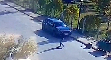 Yüzsüz hırsız yüzünü saklamak yerine kameraya el salladı