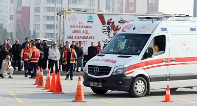 112 Acil Sağlık Ekipleri  Ambulans Rallisinde Yarıştı