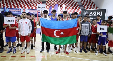 Ağrı'da Türkiye-İran-Nahçıvan Boks Dostluk Turnuvası nefes kesti