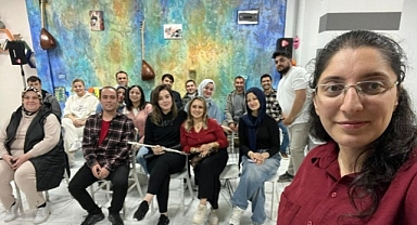 Akşehir Türkü Topluluğu çalışmalarını Sade Sanat Atölyesi'nde sürdürüyor