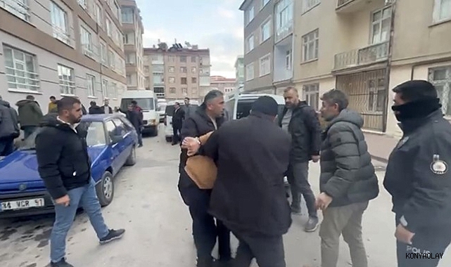 Aranan şahıs yakalanacağını anlayınca arkadaşlarıyla polise direndi