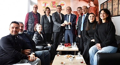 Basın sistematik olarak tekleştiriliyor 