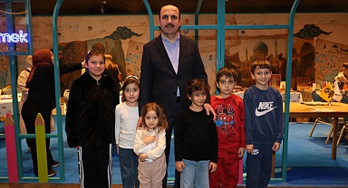 Başkan ALTAY, 17. ALTIN DOKUNUŞLAR FESTİVALİ'nde ziyaretçilerle ve çocuklarla buluştu