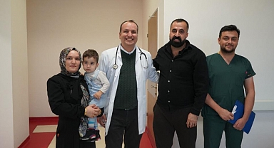 Bebeğin yuttuğu mıknatıslar bağırsak delinmesine neden oldu 