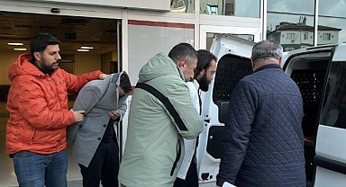 Dükkan sahibini bıçaklayan kiracı ve arkadaşı adliyeye sevk edildi 