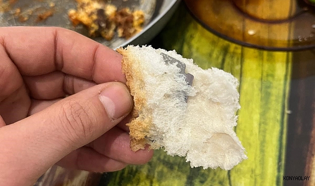 Ekmeğin içinden çıkanı görünce şok oldu