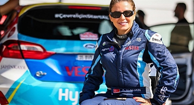 Geçen sene taklalar attığı yarışı, bu sene zirvede bitirdi