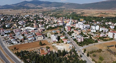 Hüyük’te göçe karşı çilek hamlesi