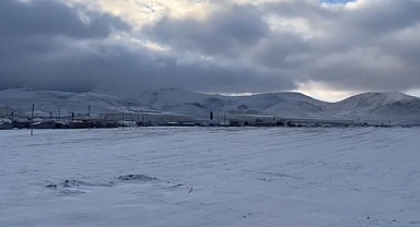 Karapınar’da beklenen kar geldi 