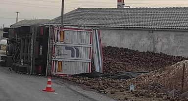 Karapınar’da pancar yüklü tır devrildi: 1 yaralı 