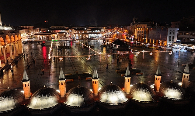 Konya'nın ŞEB-İ ARUS haftasına özel aydınlatmaları şehri renklendirdi