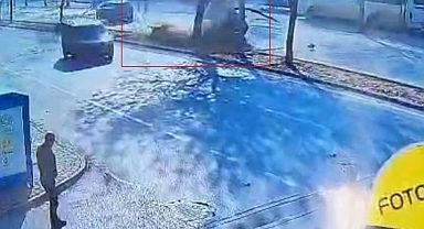 Makas atan otomobil ağaca çarpıp takla attı: 1 ölü 