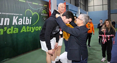 Meram’da aileler tenis kortunda buluştu