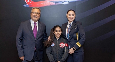 TUSAŞ şehidinin 10 yaşındaki kızı kanseri yendi, pilot koltuğuna oturdu