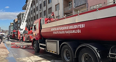 Apartman çatısında yangın paniği 