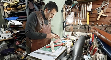 Deri, ebru ve el işçiliği aynı kordonda buluşuyor 