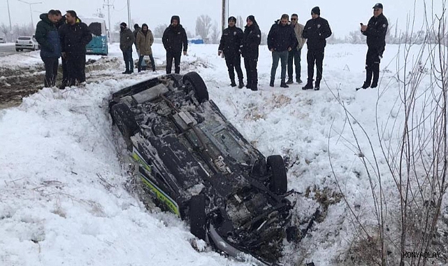 Erzincan’da polis aracı şarampole yuvarlandı: 2 yaralı