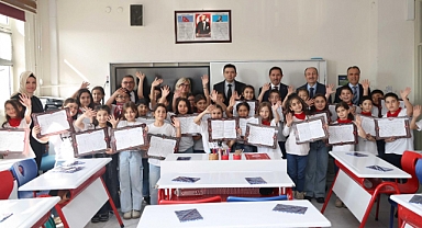 Hasan Kılca öğrencilerin karne heyecanına ortak oldu