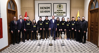 Judocular kazandıkları kupaları Başkan Altay’a takdim etti 