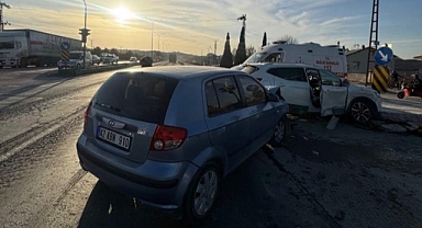  Karapınar’da iki araç çarpıştı: 3 yaralı 