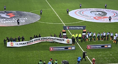 Kocaelispor, Trabzonspor maçına 16 Ocak pankartıyla çıktı 