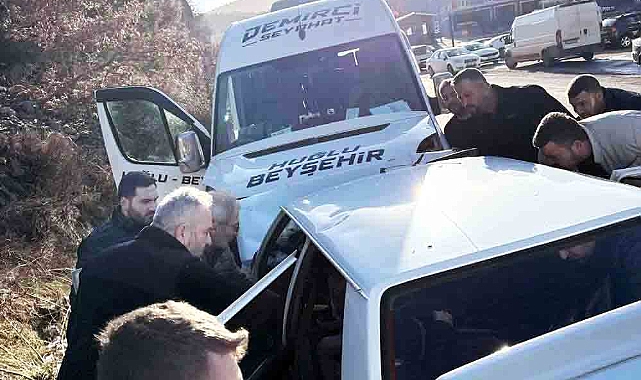 Konya’da otomobil ile yolcu minibüsü çarpıştı: 1 ölü, 1 yaralı   