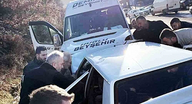 Konya’da otomobil ile yolcu minibüsü çarpıştı: 1 ölü, 1 yaralı   