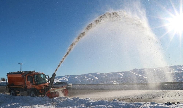 Konya'nın çatısında kar yağışı yüzleri güldürdü
