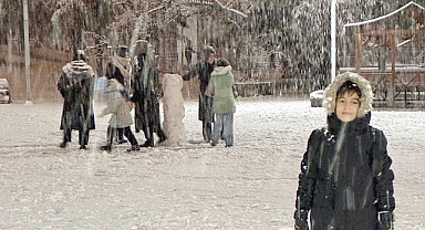 Seydişehir’de beklenen kar geceyi şölene dönüştürdü... 