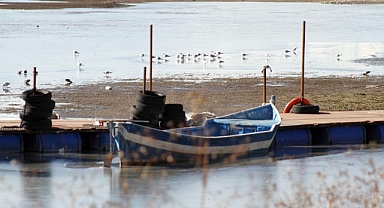 Şiddetli soğuklar Beyşehir Gölü'nü dondurdu
