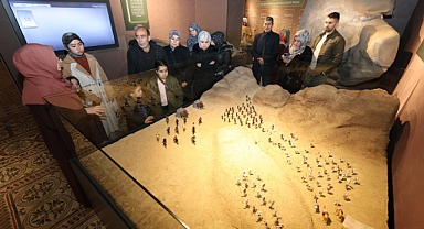 Taş Bina’daki Siyer Sergisi yoğun ilgi görüyor